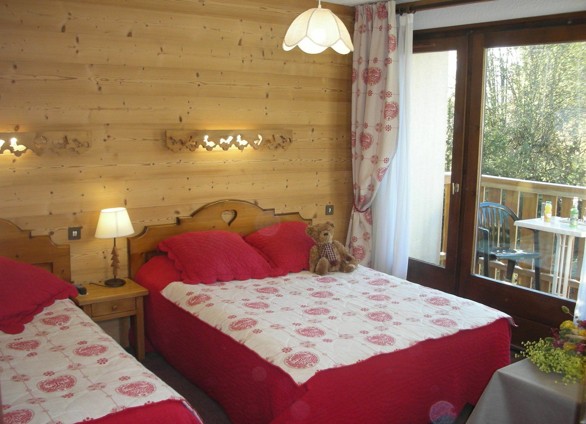 Logis Hotel Gai Soleil Samoens Exterior photo